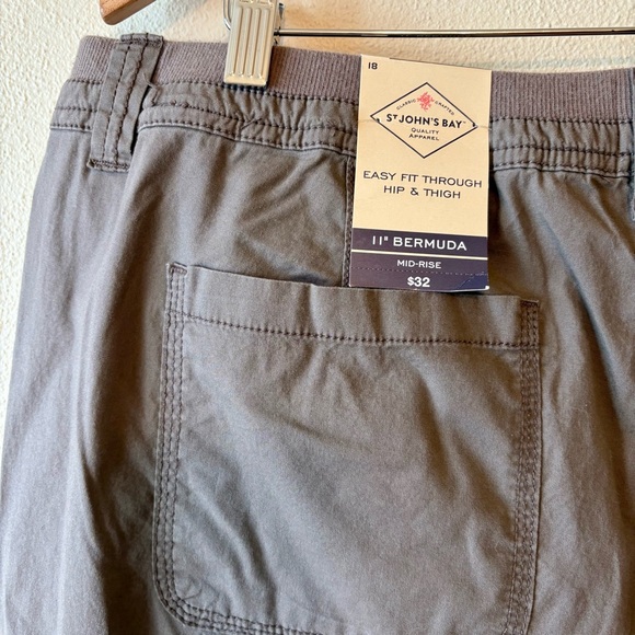 NWT‎ St. John’s Bay Bermuda cargo shorts in taupe shadow - Picture 7 of 7